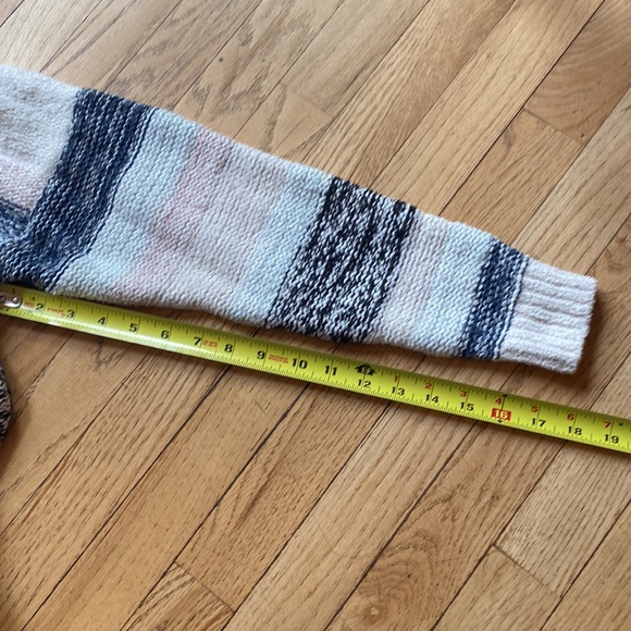 Joie sweater. - Picture 8 of 10